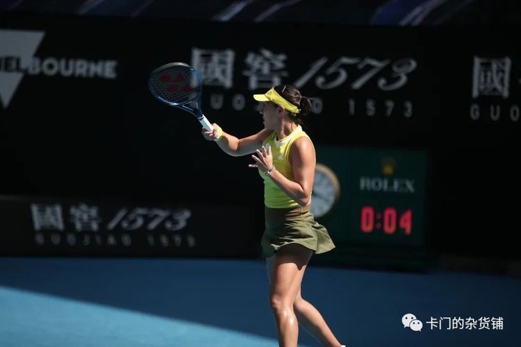 地诠释了两 地诠释了两